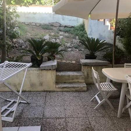 Appartamento Verde A Santa Teresa Gallura Con Posto Auto In Garage E Con Giardino Санта-Тереза-Галлура