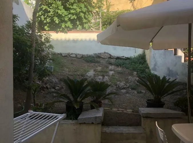 Дом отдыха Appartamento Verde A Santa Teresa Gallura Con Posto Auto In Garage E Con Giardino