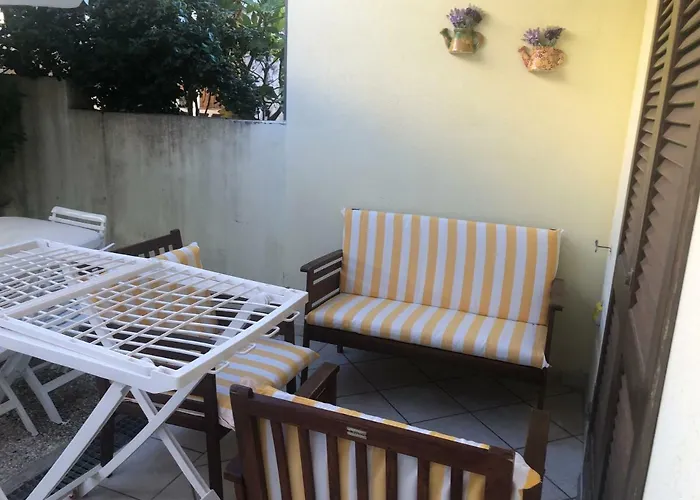 Appartamento Verde A Santa Teresa Gallura Con Posto Auto In Garage E Con Giardino * Санта-Тереза-Галлура